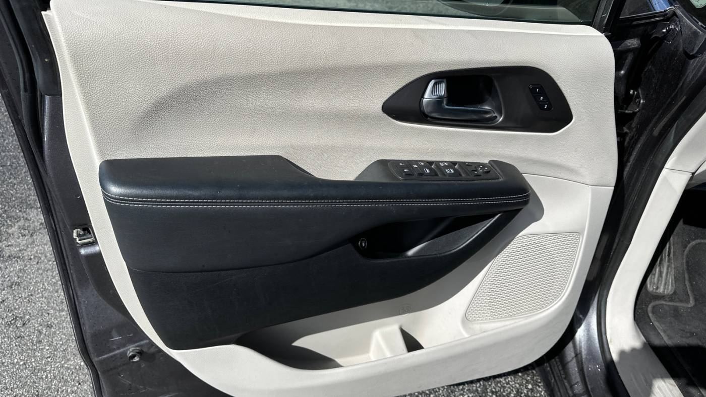 2023 Chrysler Pacifica 2C4RC1L75PR541400