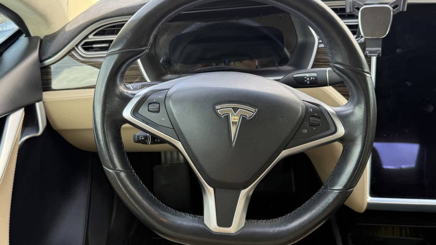 2016 Tesla Model S 5YJSA1E25GF128204