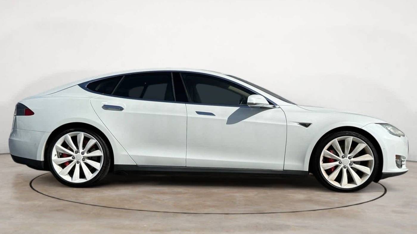 2016 Tesla Model S 5YJSA1E25GF128204