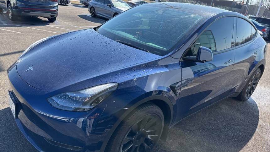 2024 Tesla Model Y 7SAYGAEE8RF169239