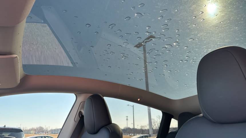 2024 Tesla Model Y 7SAYGAEE8RF169239