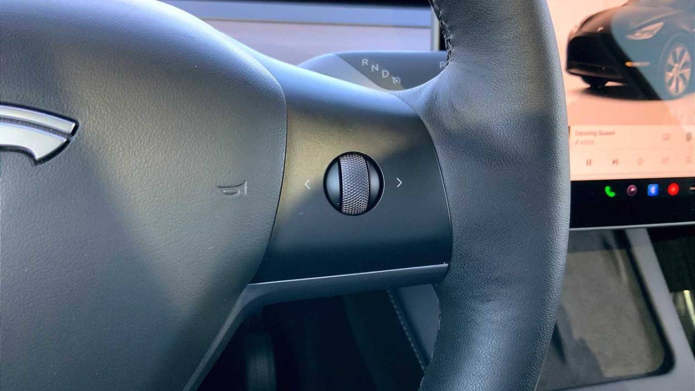 2024 Tesla Model Y 7SAYGDEE2RF007916