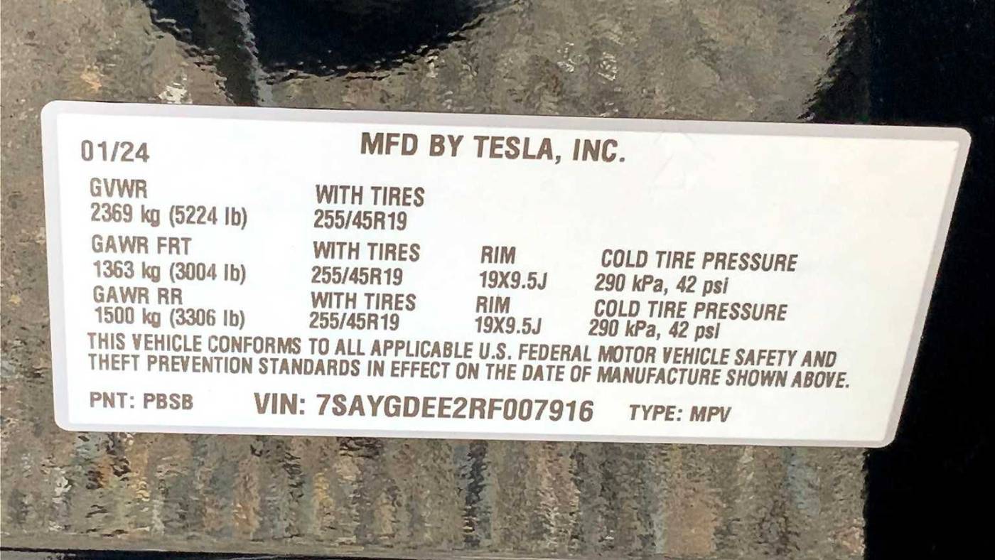 2024 Tesla Model Y 7SAYGDEE2RF007916