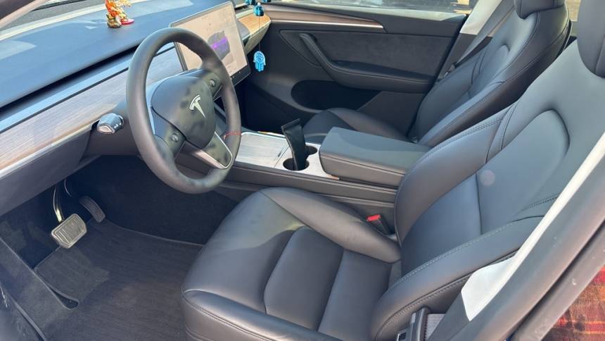 2024 Tesla Model Y 7SAYGAEE8RF169239