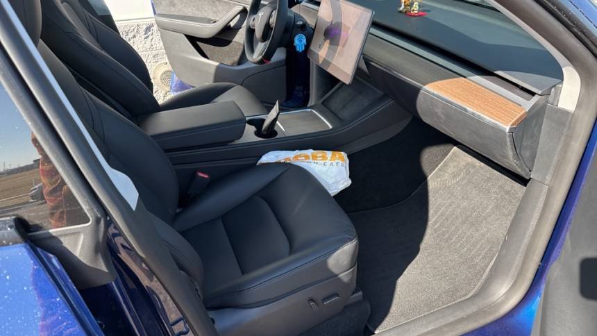 2024 Tesla Model Y 7SAYGAEE8RF169239