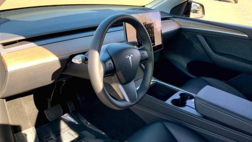 2024 Tesla Model Y 7SAYGDEE2RF007916