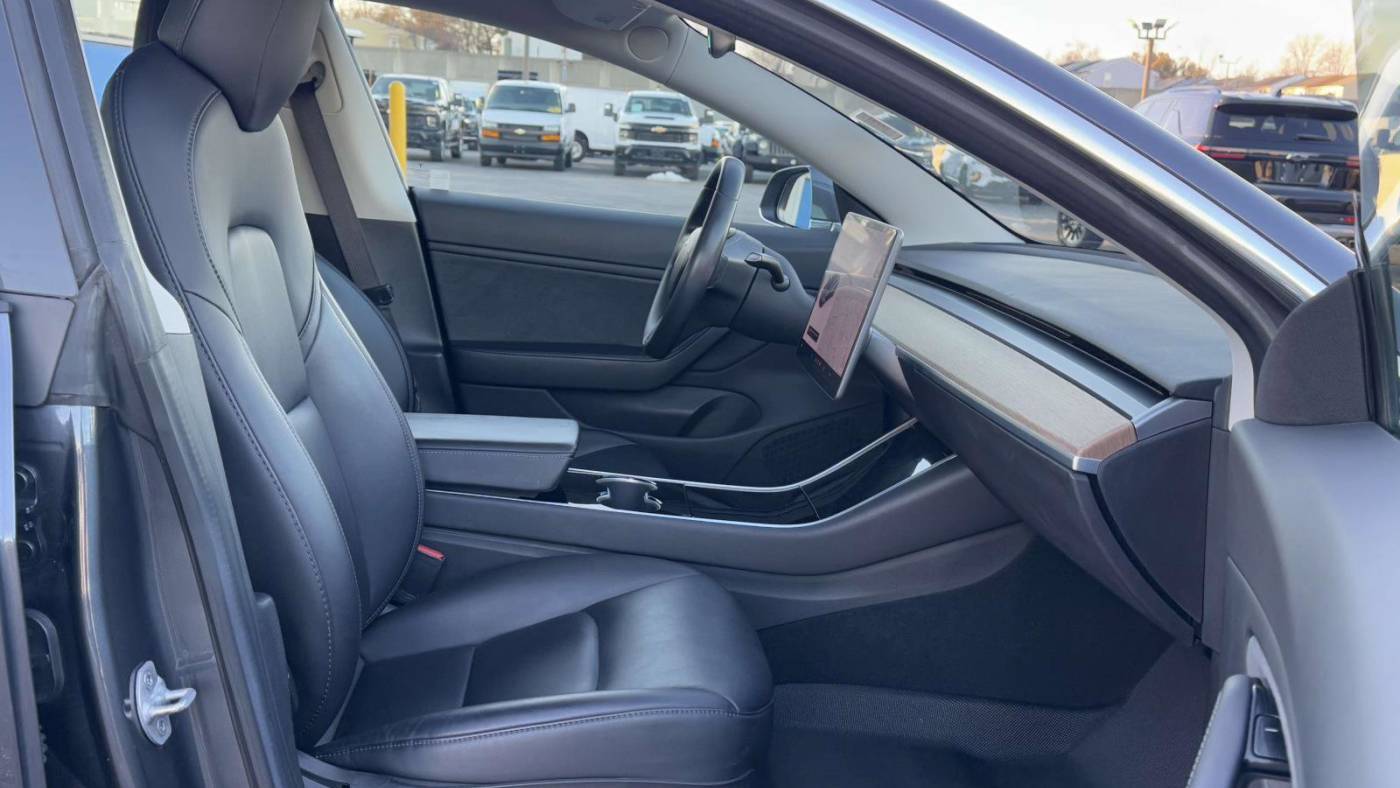 2018 Tesla Model 3 5YJ3E1EB6JF121178