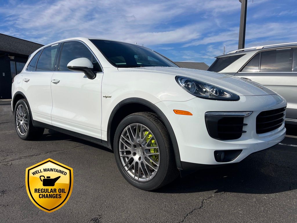 2017 Porsche Cayenne WP1AE2A27HLA71108