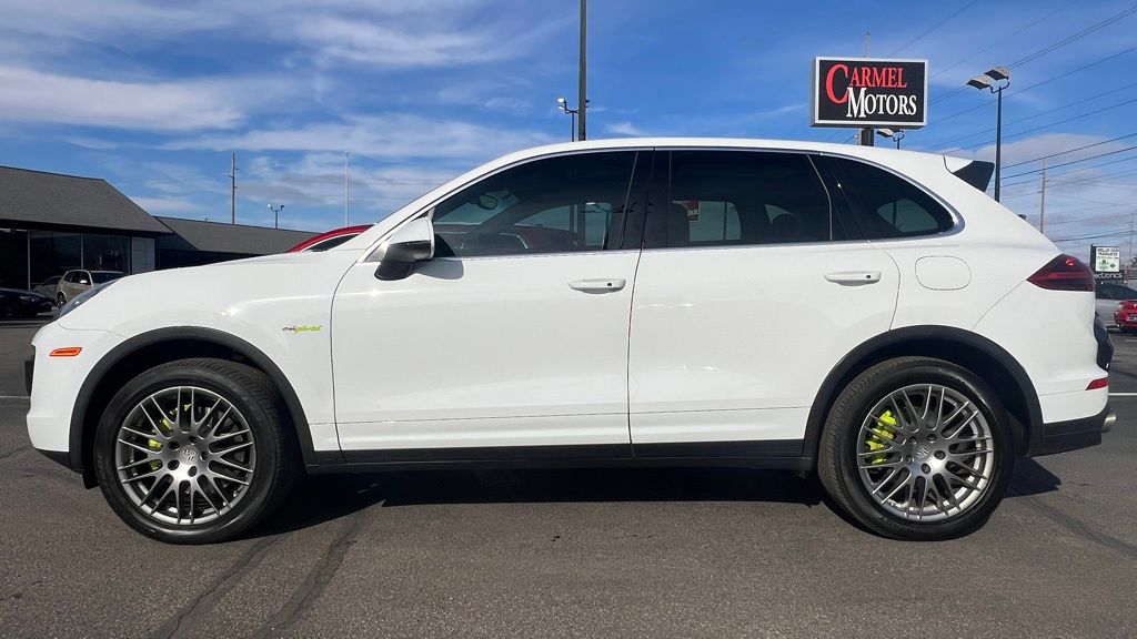2017 Porsche Cayenne WP1AE2A27HLA71108
