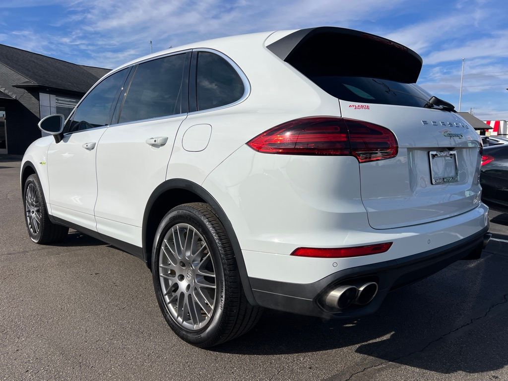 2017 Porsche Cayenne WP1AE2A27HLA71108