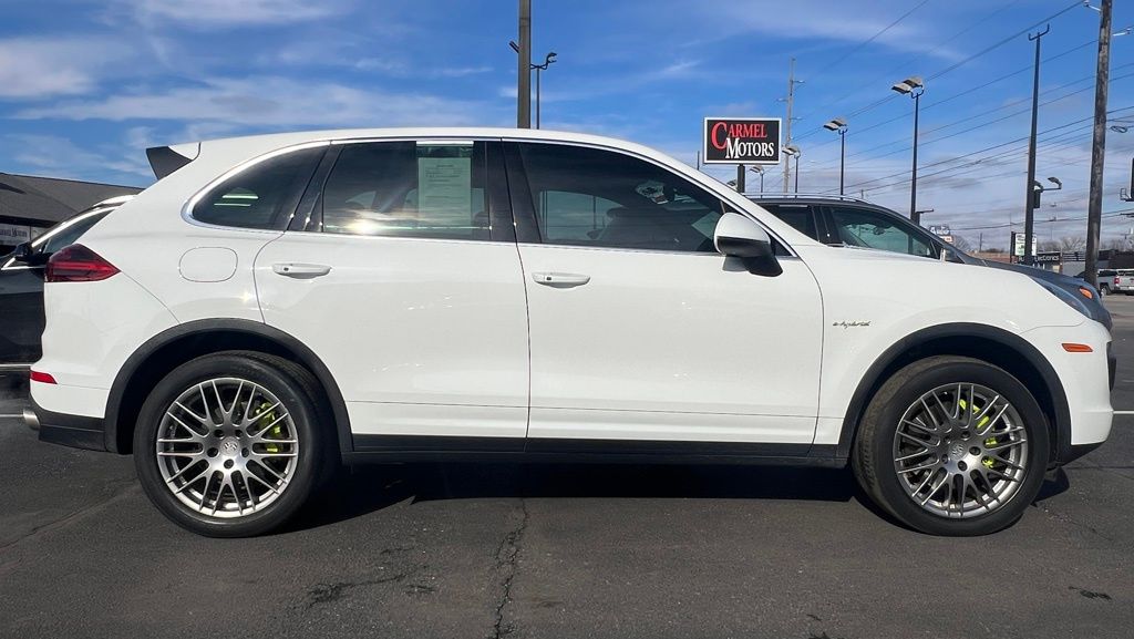 2017 Porsche Cayenne WP1AE2A27HLA71108