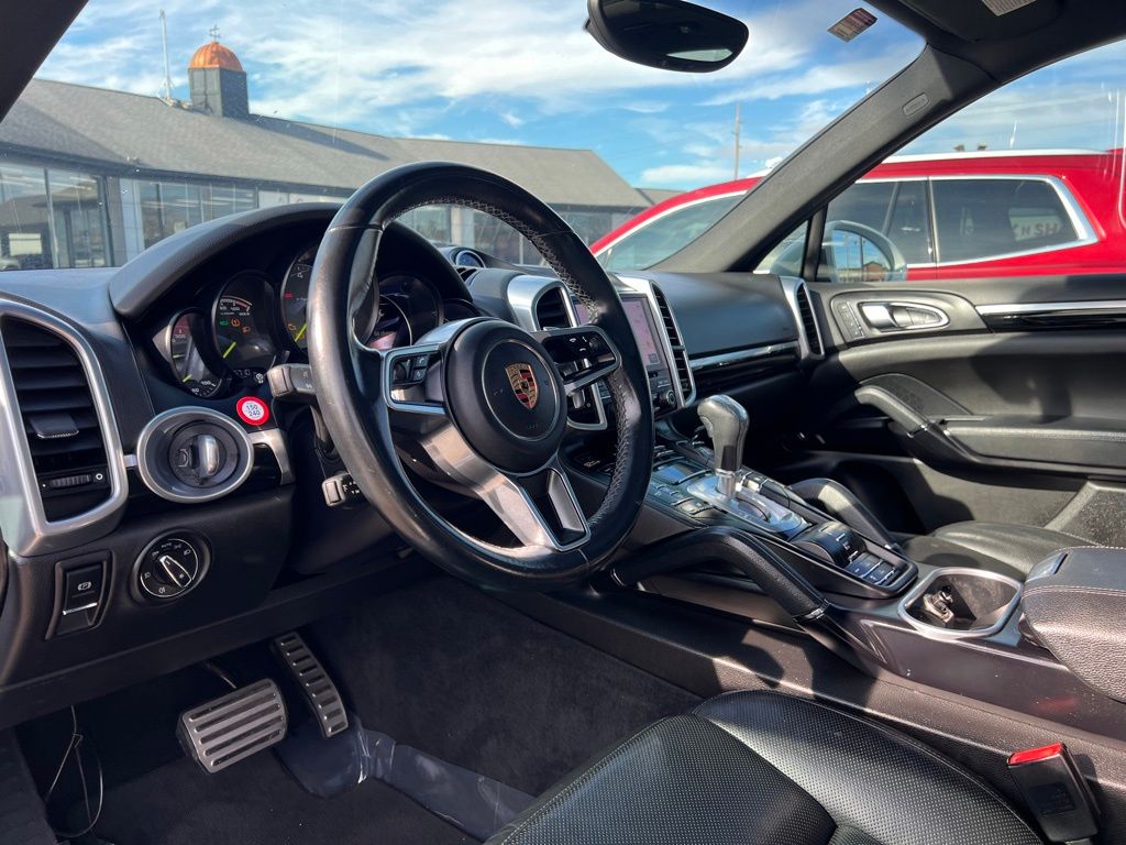 2017 Porsche Cayenne WP1AE2A27HLA71108