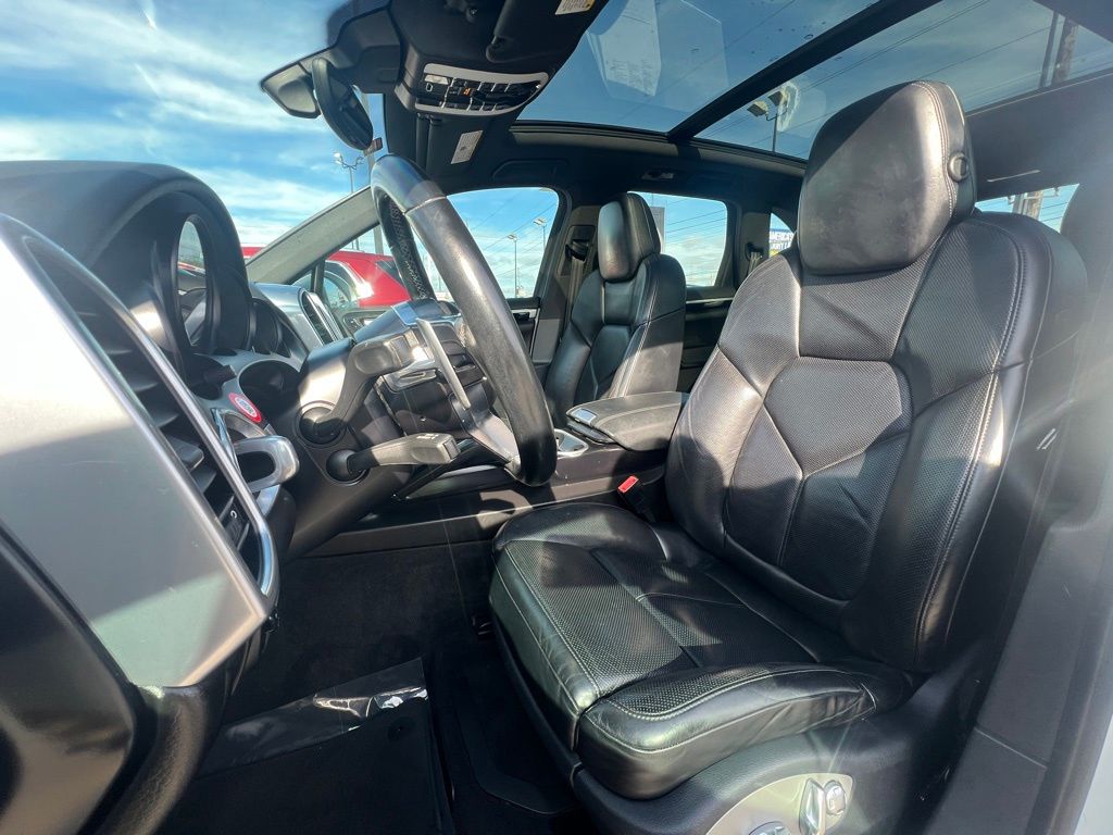 2017 Porsche Cayenne WP1AE2A27HLA71108