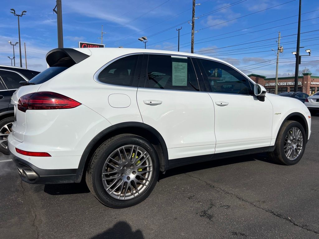 2017 Porsche Cayenne WP1AE2A27HLA71108
