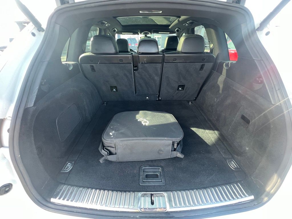 2017 Porsche Cayenne WP1AE2A27HLA71108
