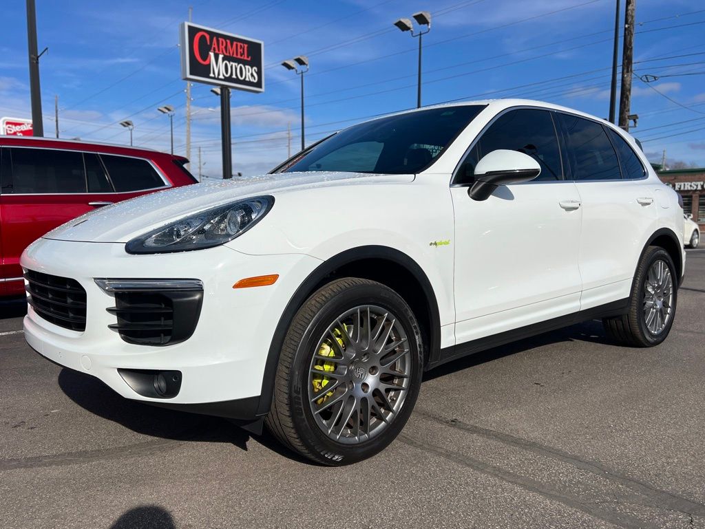 2017 Porsche Cayenne WP1AE2A27HLA71108