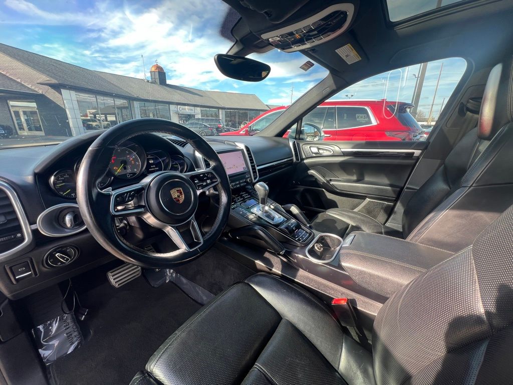 2017 Porsche Cayenne WP1AE2A27HLA71108