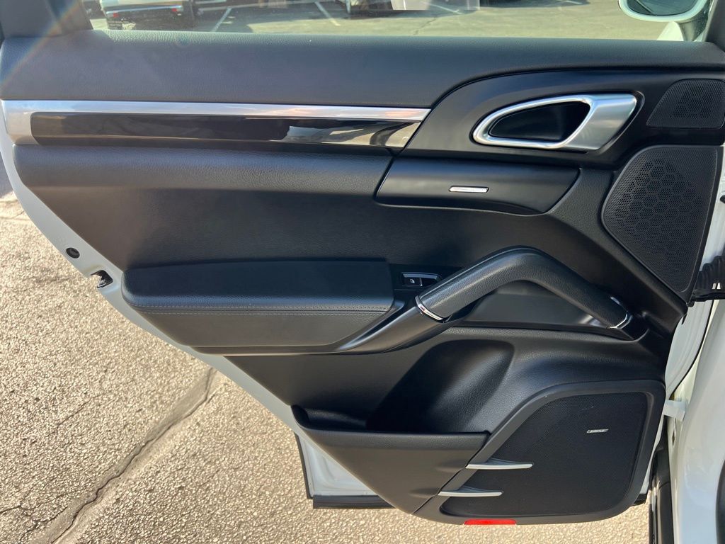 2017 Porsche Cayenne WP1AE2A27HLA71108