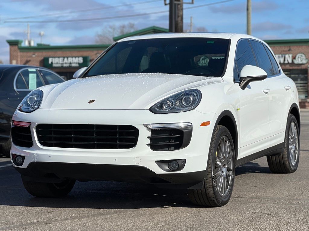 2017 Porsche Cayenne WP1AE2A27HLA71108