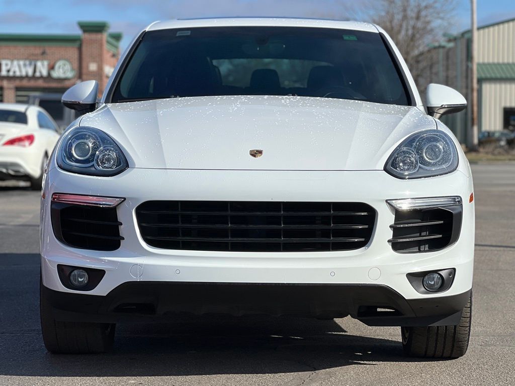 2017 Porsche Cayenne WP1AE2A27HLA71108