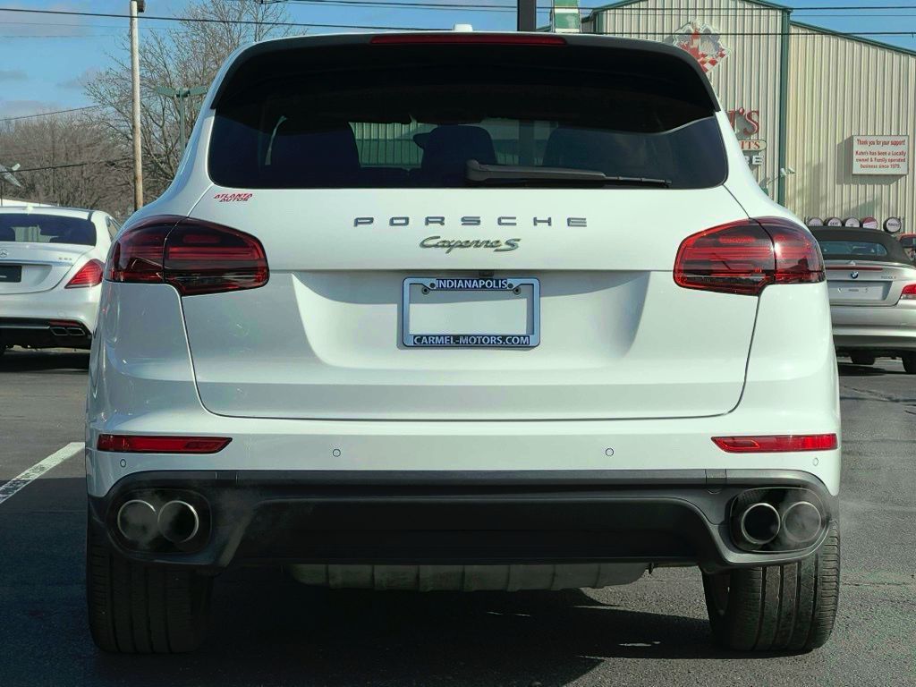 2017 Porsche Cayenne WP1AE2A27HLA71108