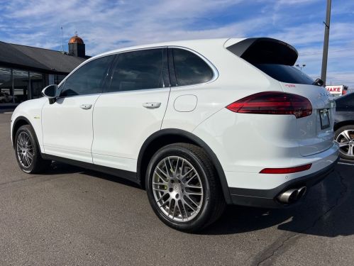 2017 Porsche Cayenne WP1AE2A27HLA71108