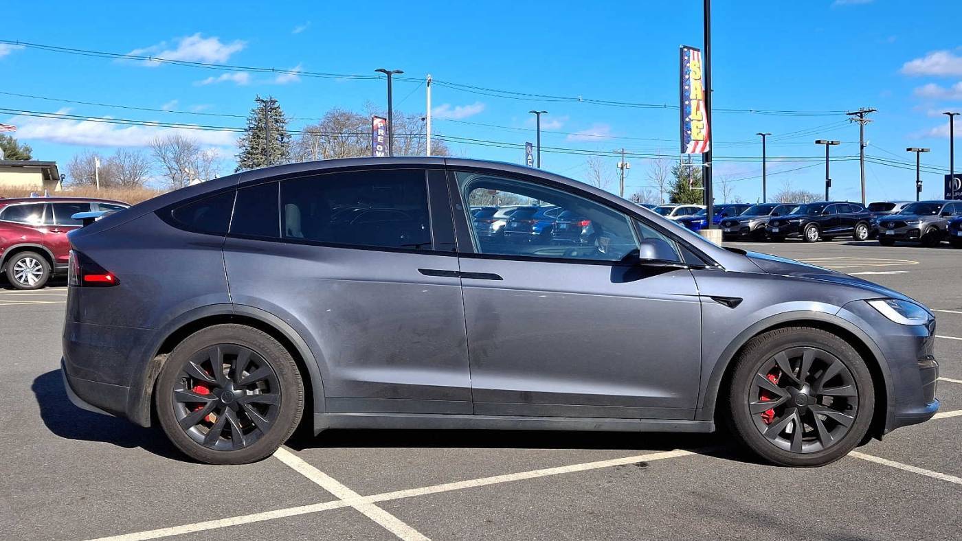 2023 Tesla Model X 7SAXCBE69PF395535