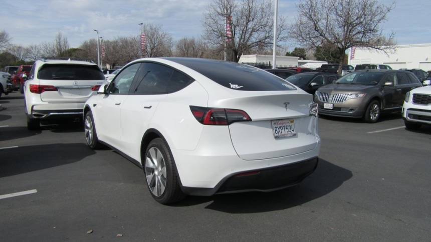 2021 Tesla Model Y 5YJYGAEE2MF243745