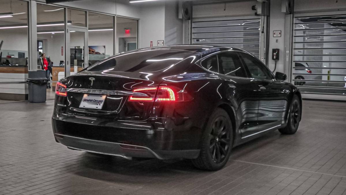 2013 Tesla Model S - Images - 10