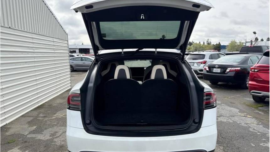 2022 Tesla Model X 7SAXCBE63NF332444