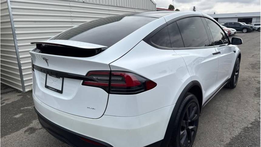 2022 Tesla Model X 7SAXCBE63NF332444