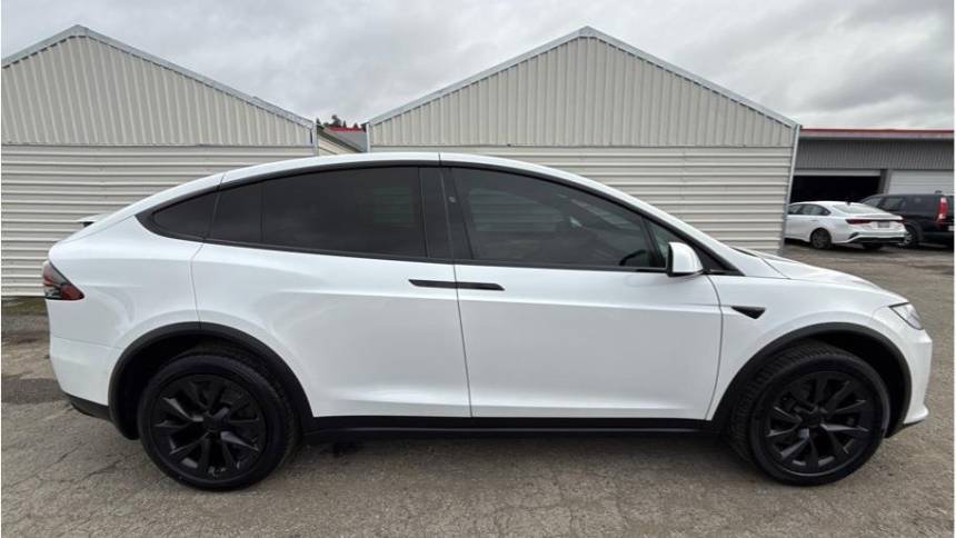 2022 Tesla Model X 7SAXCBE63NF332444