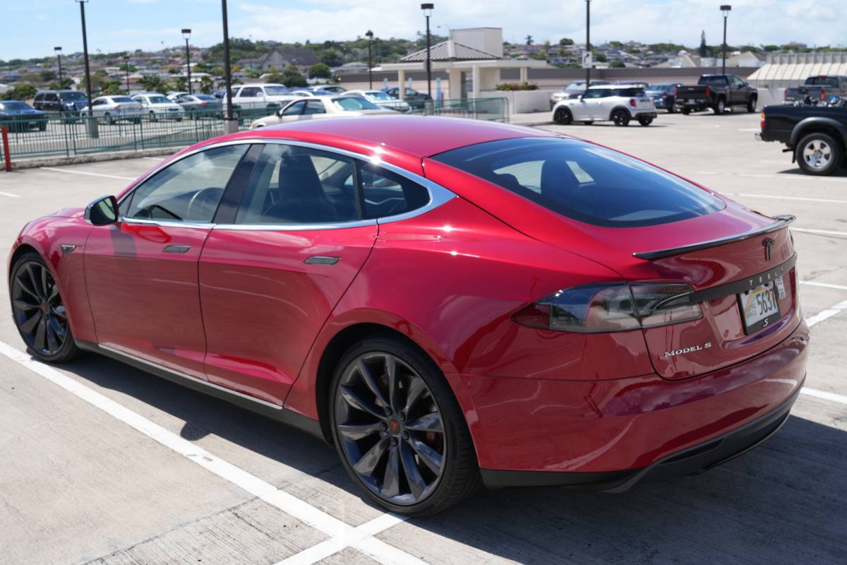 2015 Tesla Model S - Images - 3