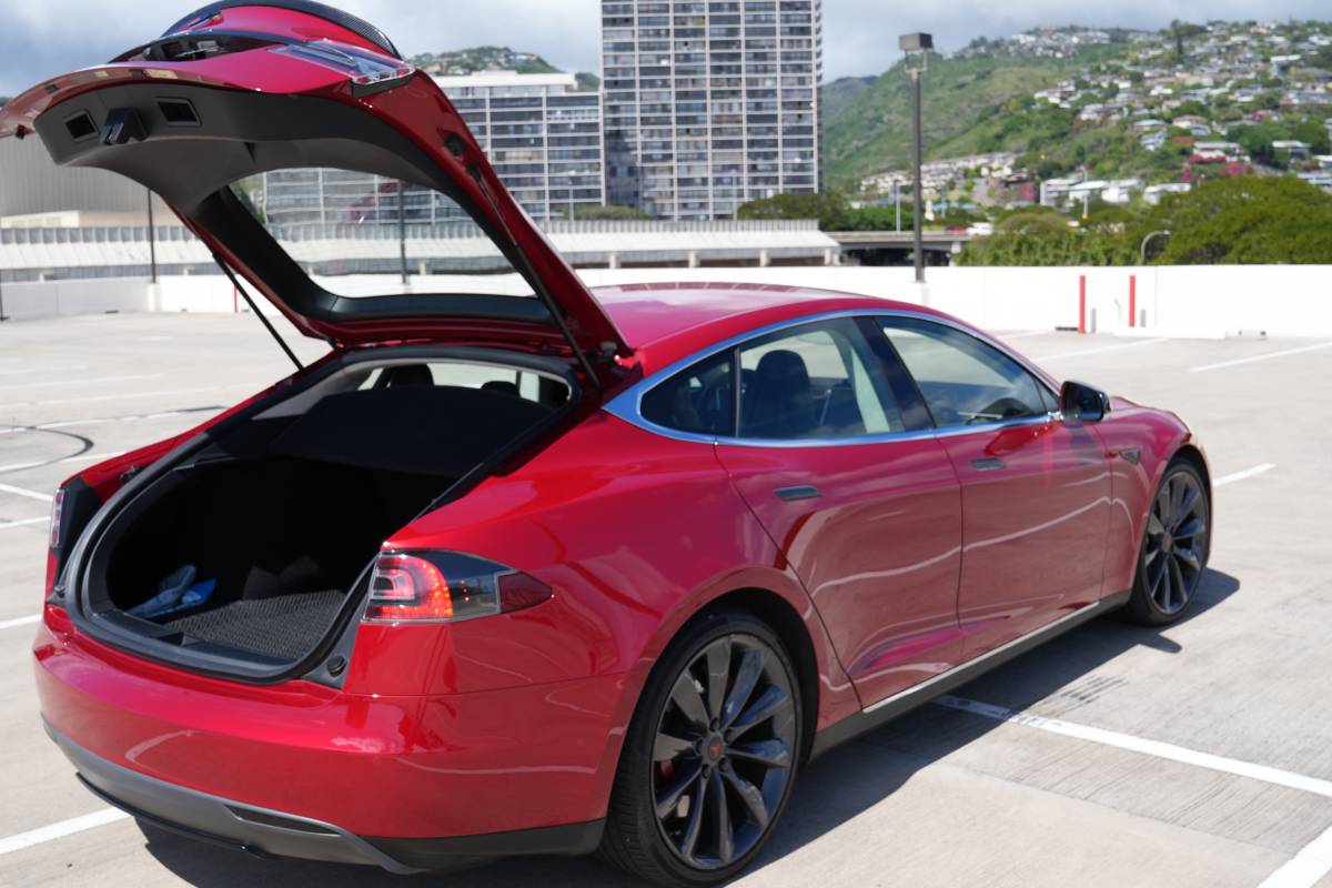 2015 Tesla Model S - Images - 6