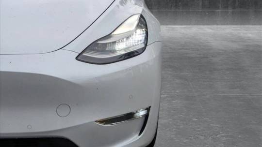 2021 Tesla Model Y 5YJYGDEEXMF100589