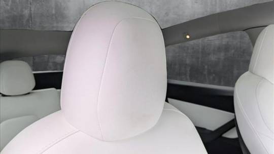 2021 Tesla Model Y 5YJYGDEEXMF100589