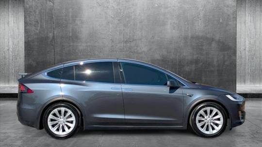 2018 Tesla Model X 5YJXCDE23JF102810