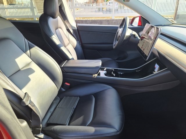 2021 Tesla Model Y 5YJYGDEE0MF100164