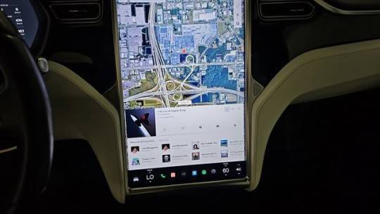 2018 Tesla Model X 5YJXCBE21JF087633