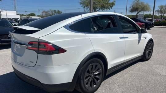 2018 Tesla Model X 5YJXCBE21JF087633