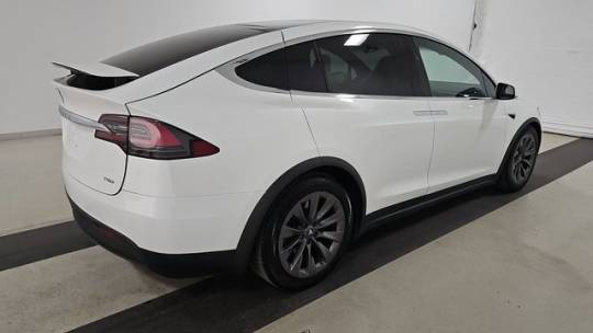 2018 Tesla Model X 5YJXCBE21JF087633