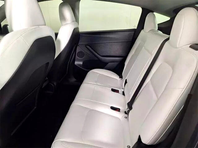 2023 Tesla Model Y 7SAYGDEF8PF830033