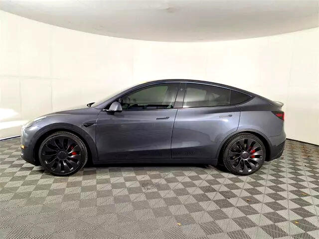 2023 Tesla Model Y 7SAYGDEF8PF830033