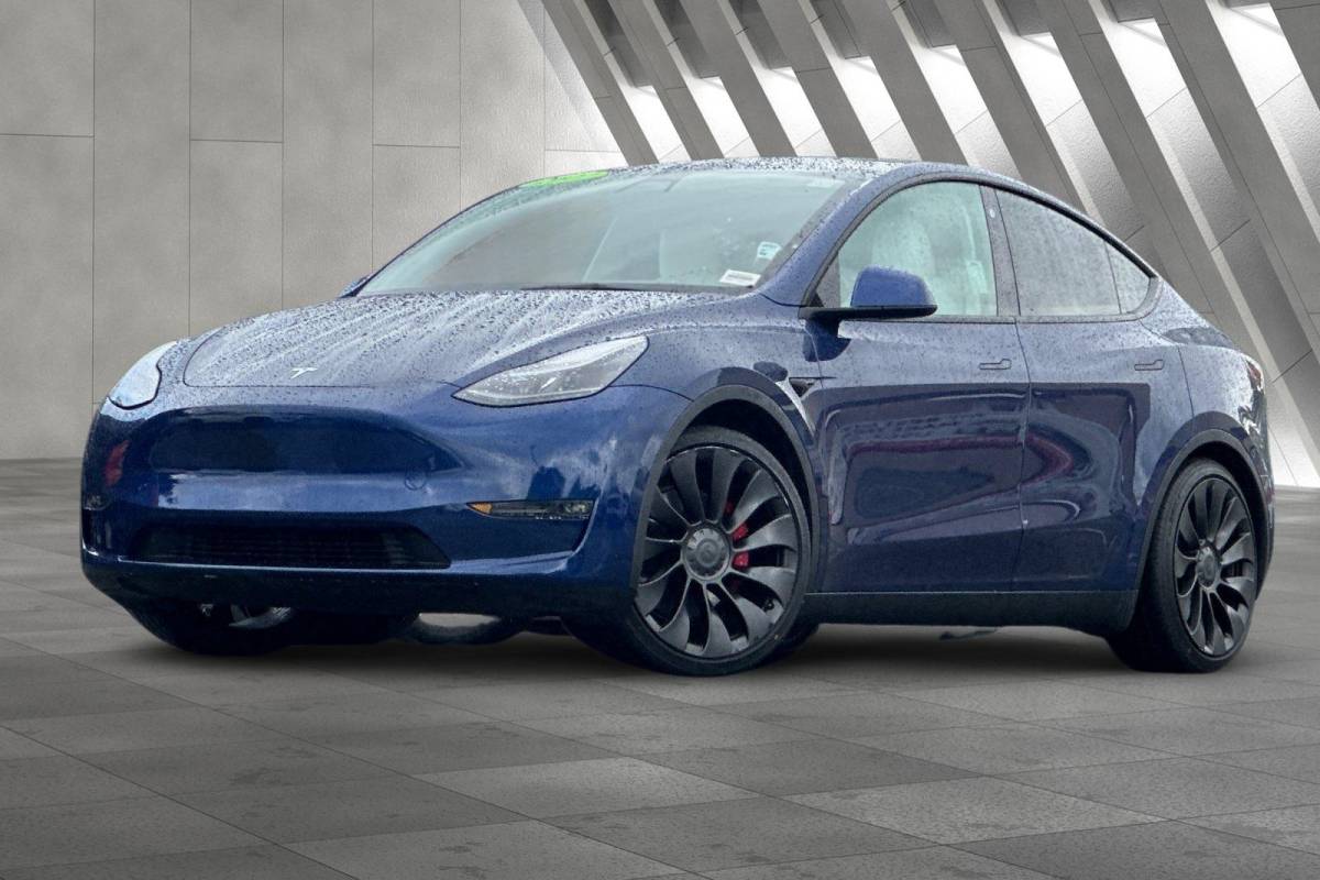 2022 Tesla Model Y 7SAYGDEF3NF409124