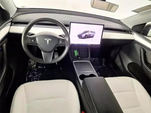 2023 Tesla Model Y 7SAYGDEF8PF830033