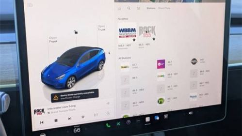 2022 Tesla Model Y 7SAYGDEF9NF460384