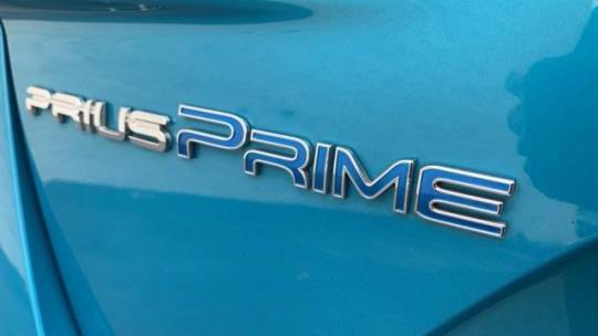 2017 Toyota Prius Prime - Images - 11