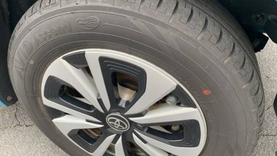 2017 Toyota Prius Prime - Images - 14