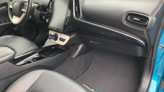 2017 Toyota Prius Prime - Images - 36