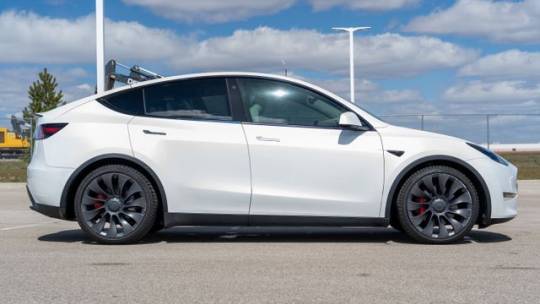 2022 Tesla Model Y 7SAYGDEF9NF381930